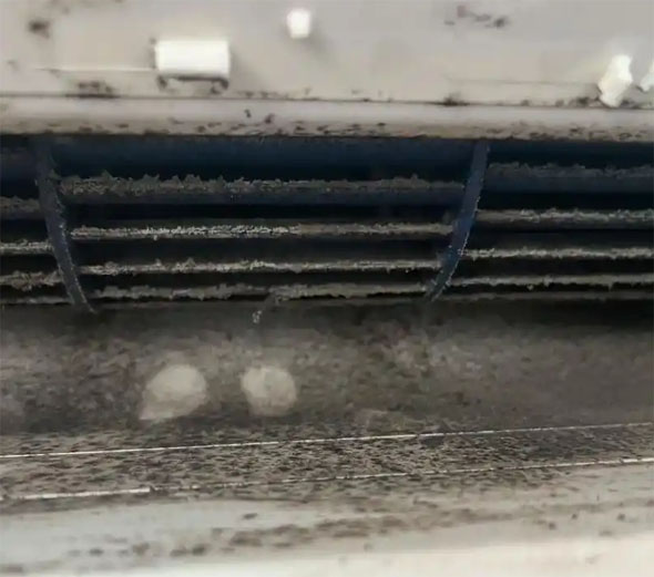 魏县空调吹的风有股烧焦味是怎么回事